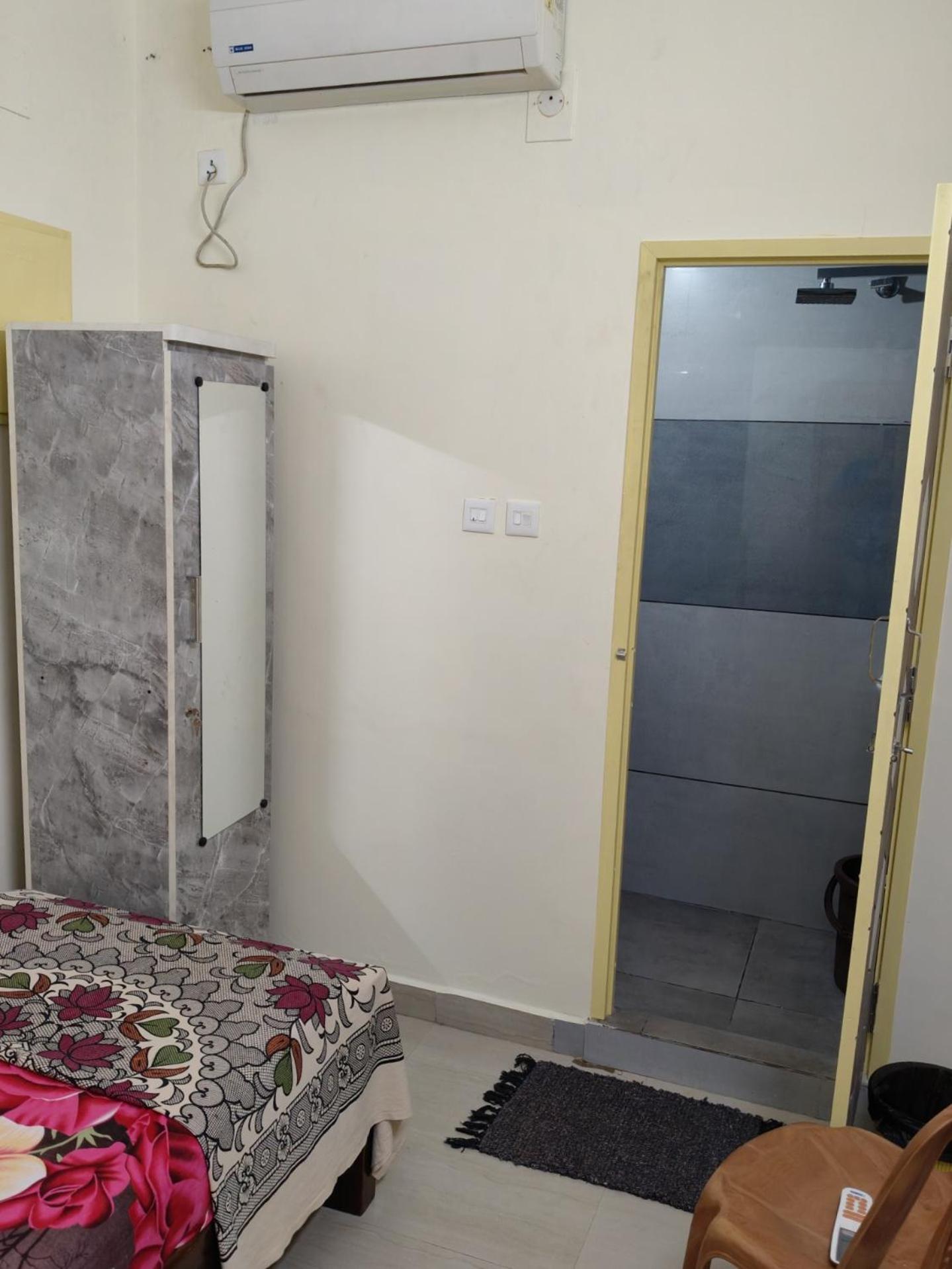 Homestay Cosy Behind Airport, Close To Dlf & Rmz It Park, Miot And Srm Hospitals, Trade Center *