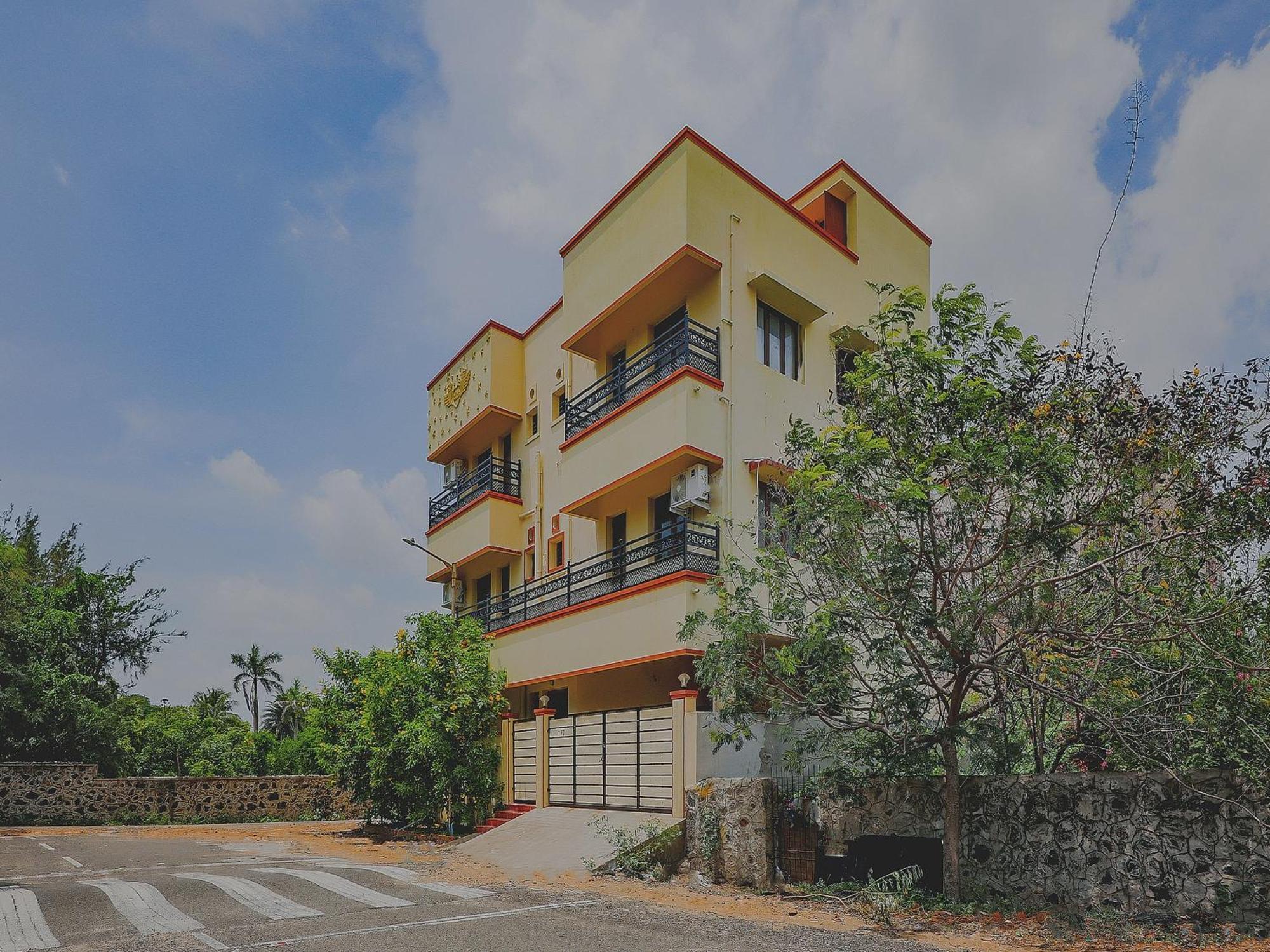 Guest house O Vibrant Near Uthandi Chennai