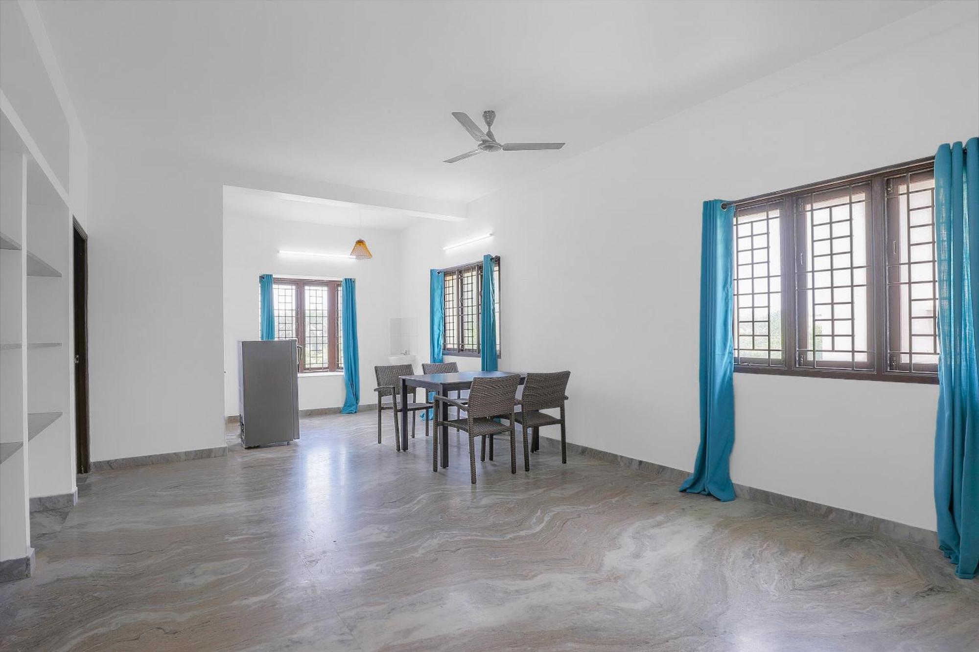 Guest house O Vibrant Near Uthandi Chennai