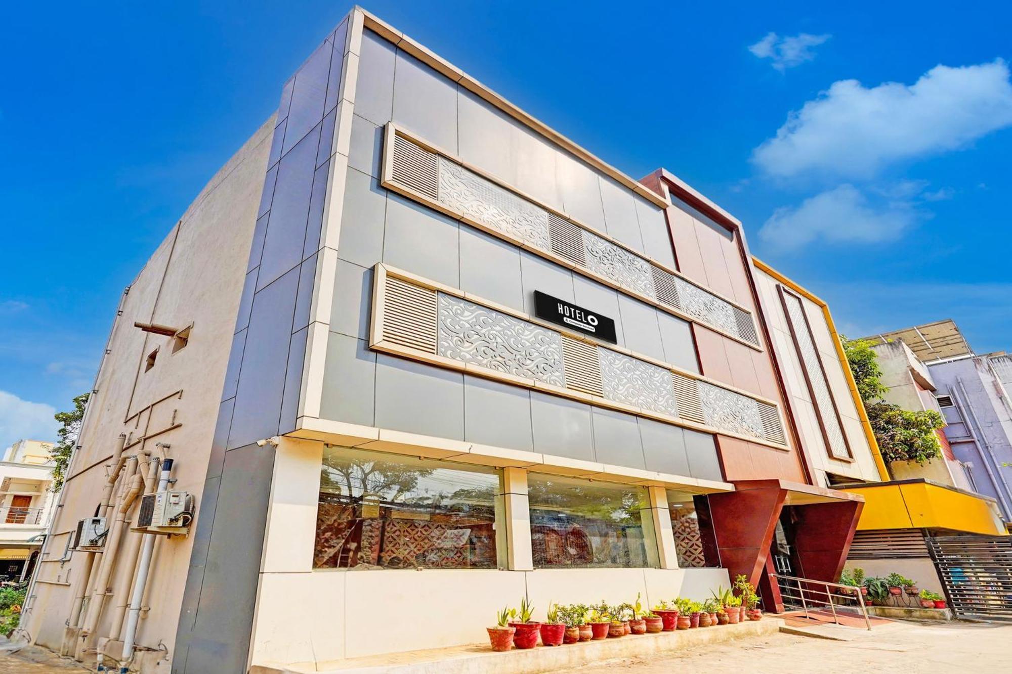Hotel Super O Perungalathur Near Bus Stand