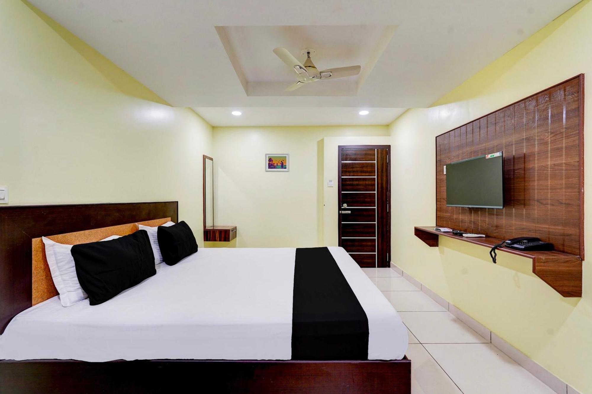 Super O Perungalathur Near Bus Stand Hotel 4*