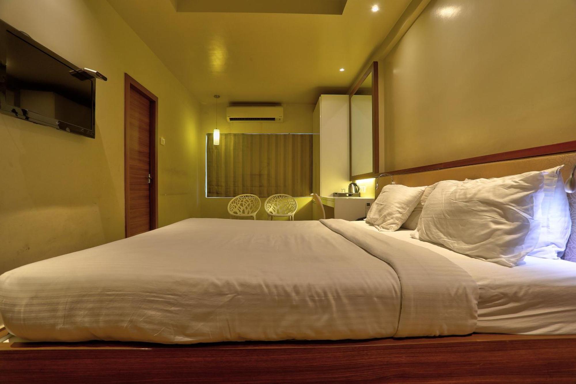 Townhouse Oak Kodambakkam Formerly Cine City *
