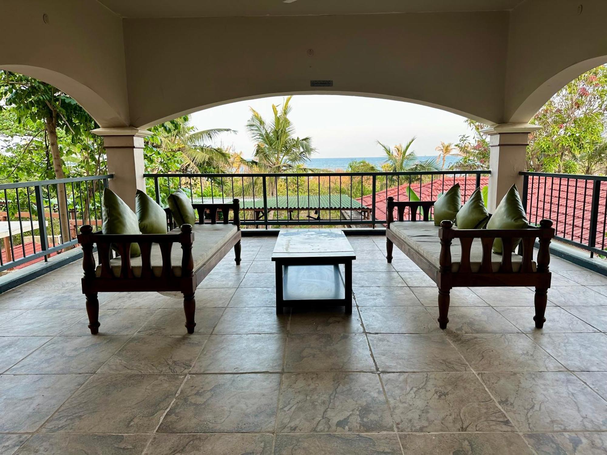 Costa Luxury Seafront Homestay *
