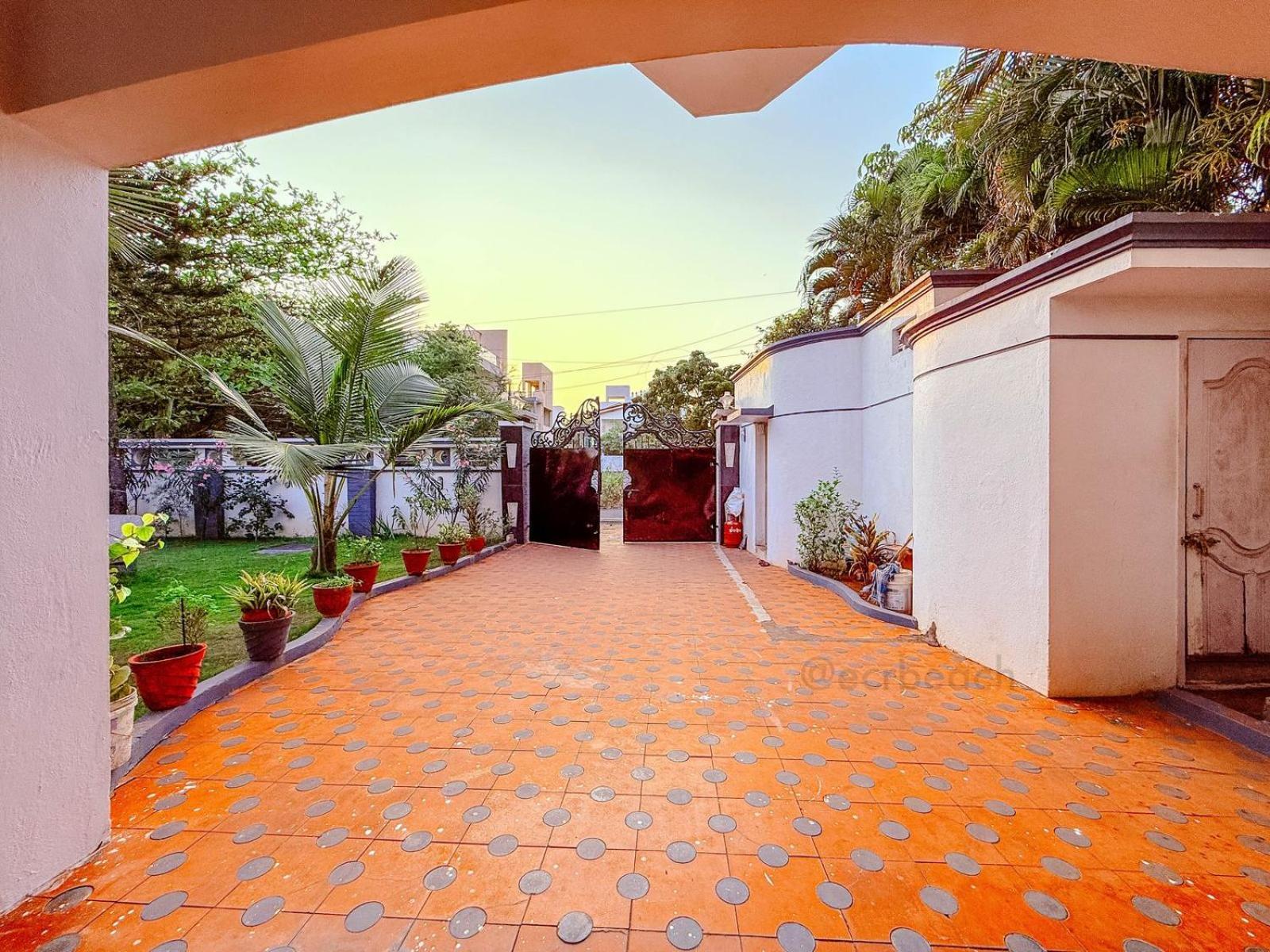 Akkarai Luxury *