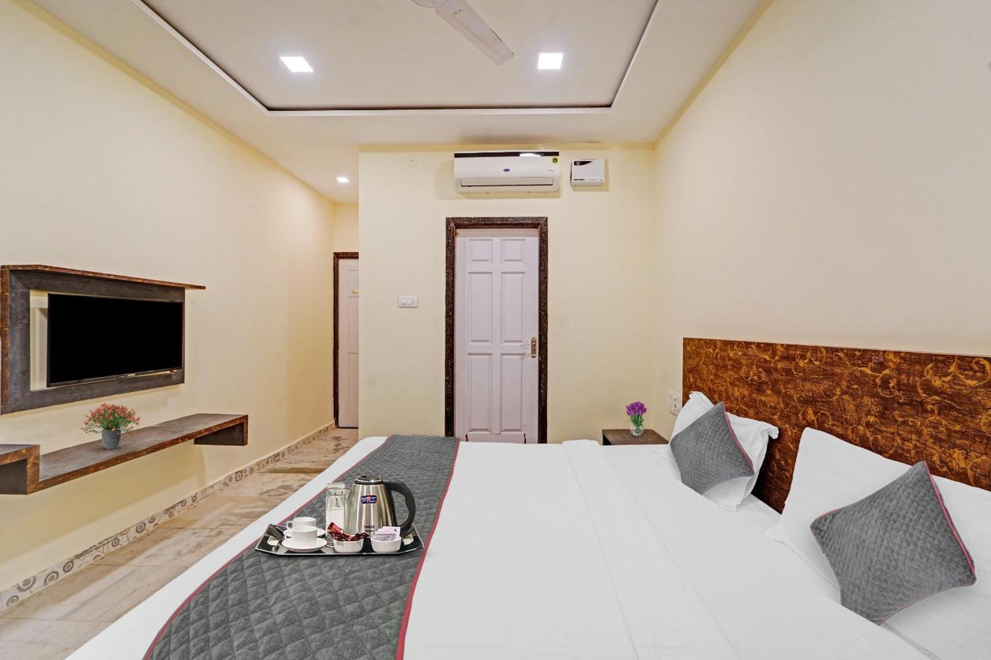 Hotel Collection O Yash