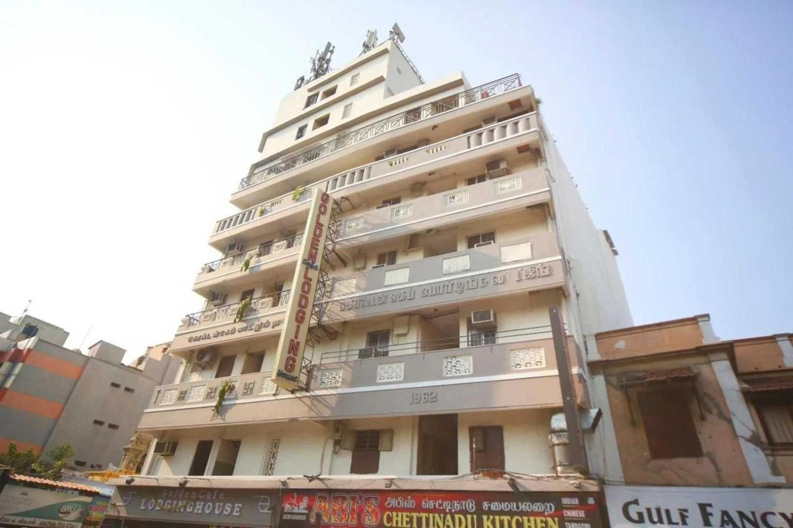 O Golden Cafe Hotel 3*