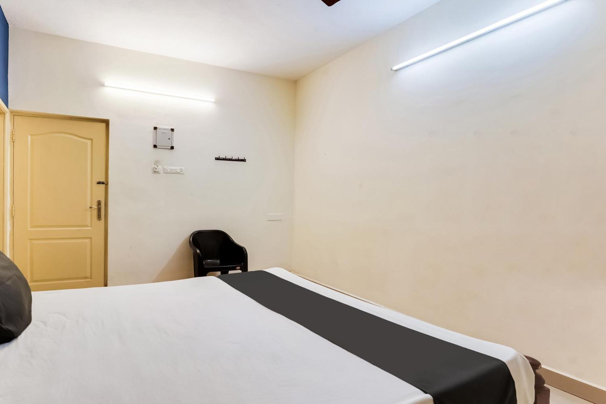 O Nr Galaxy Residency Hotel 4*