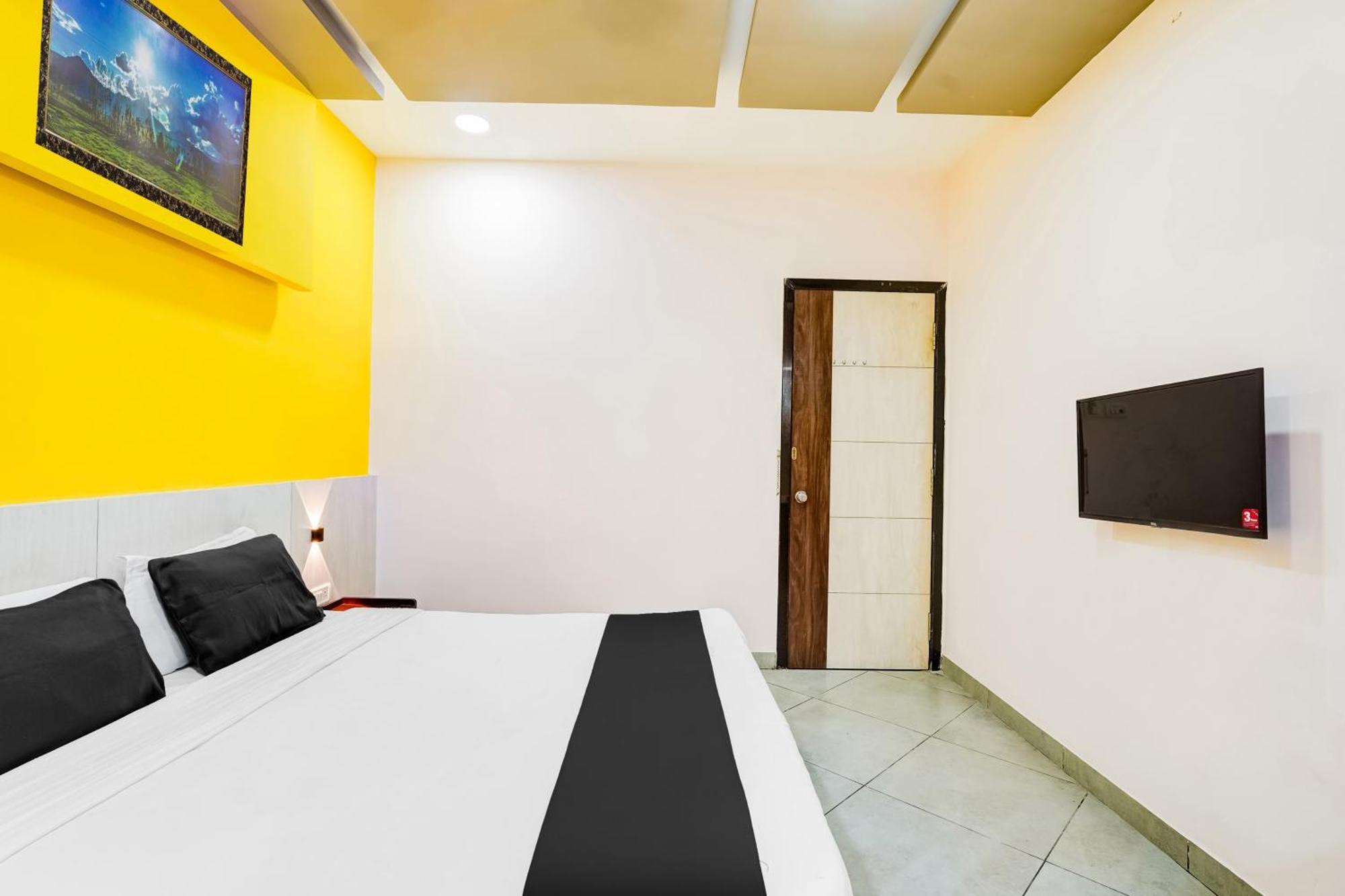Super Townhouse Purushawalakm Hotel