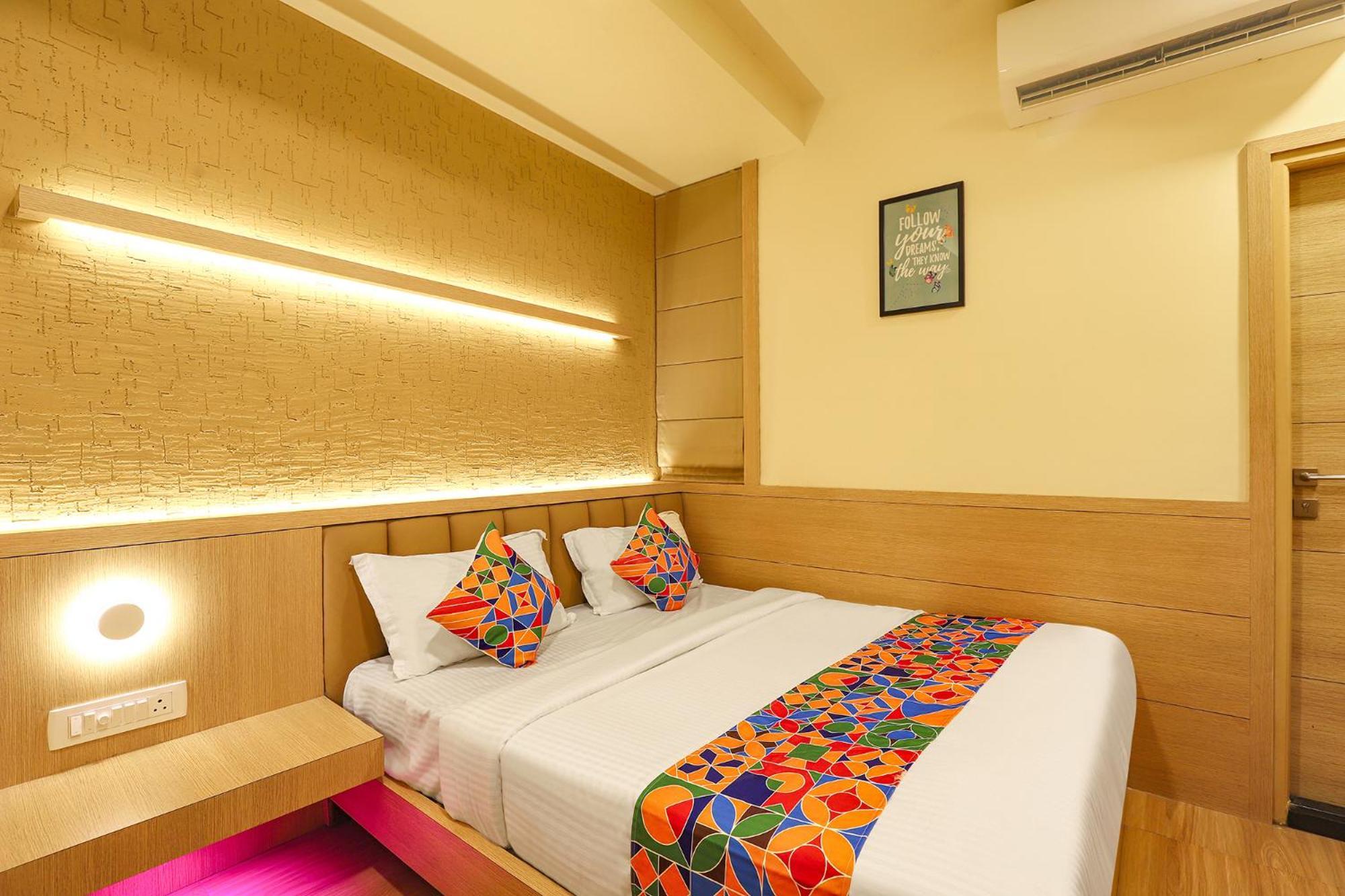 Fabhotel Nestlay High Court - Nr High Court Hotel