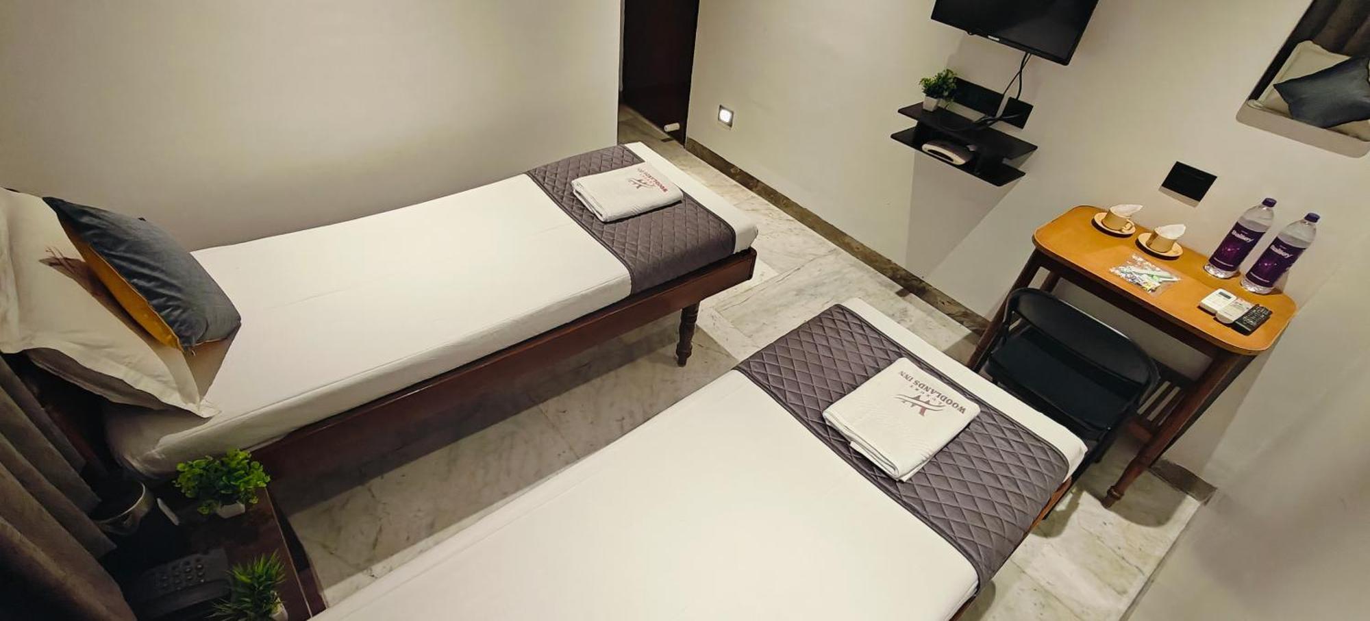 Hotel Woodlands 2*