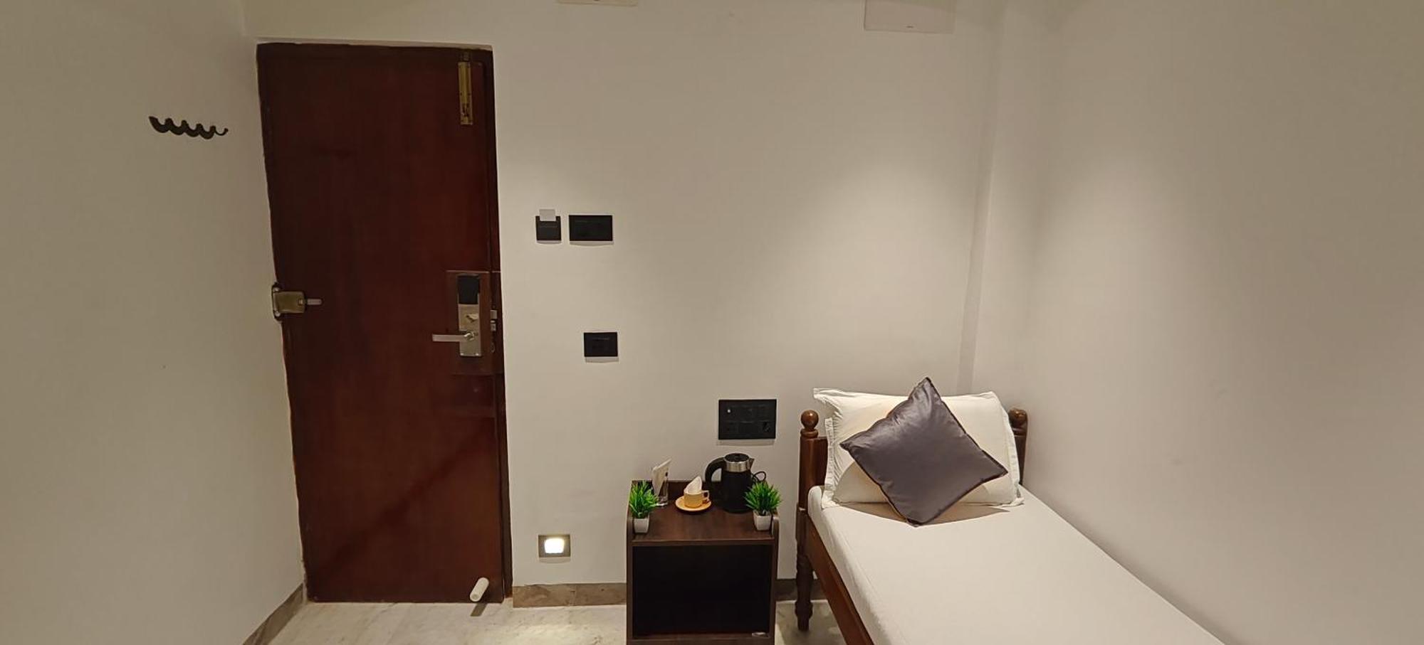 Woodlands Hotel 2*