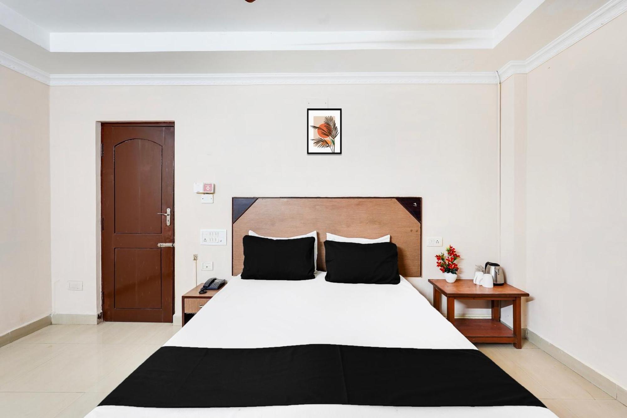 Super O Park Town Near Nehru Stadium Hotel
