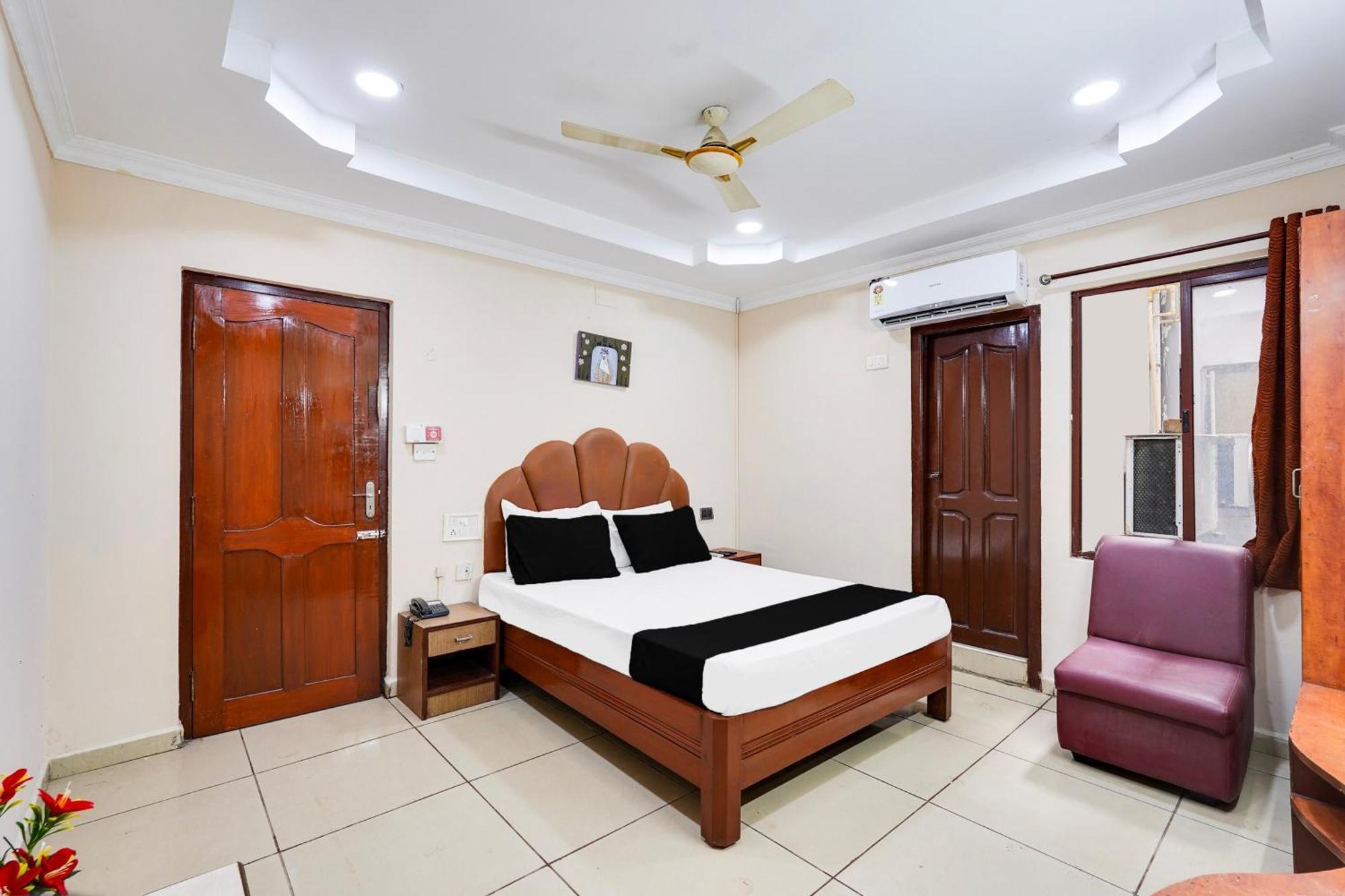 Super O Park Town Near Nehru Stadium 4*