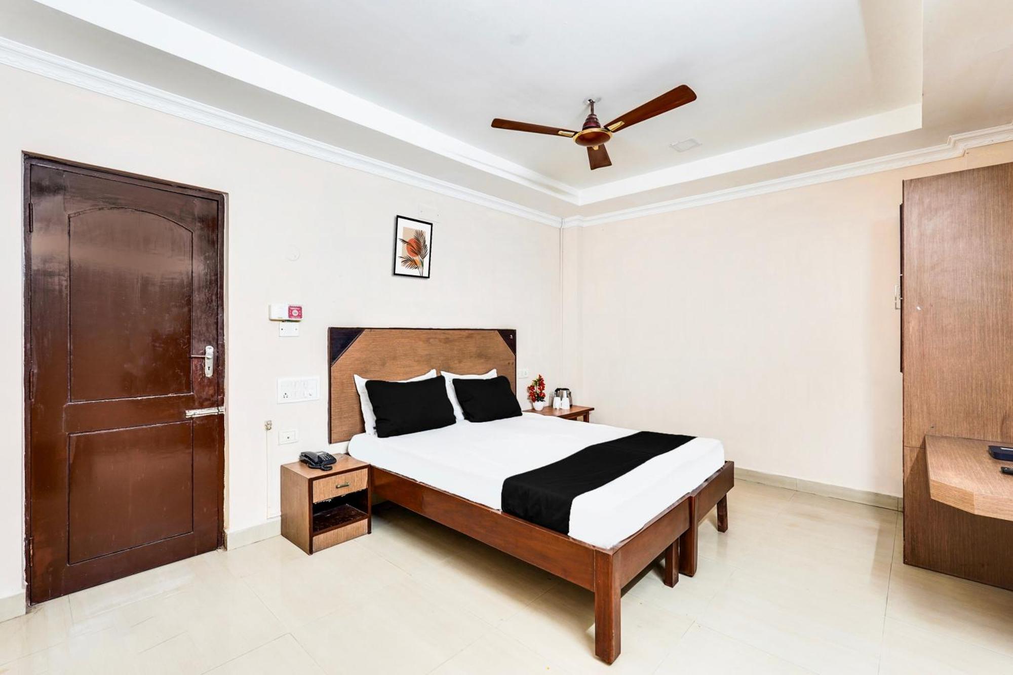 Super O Park Town Near Nehru Stadium 4*
