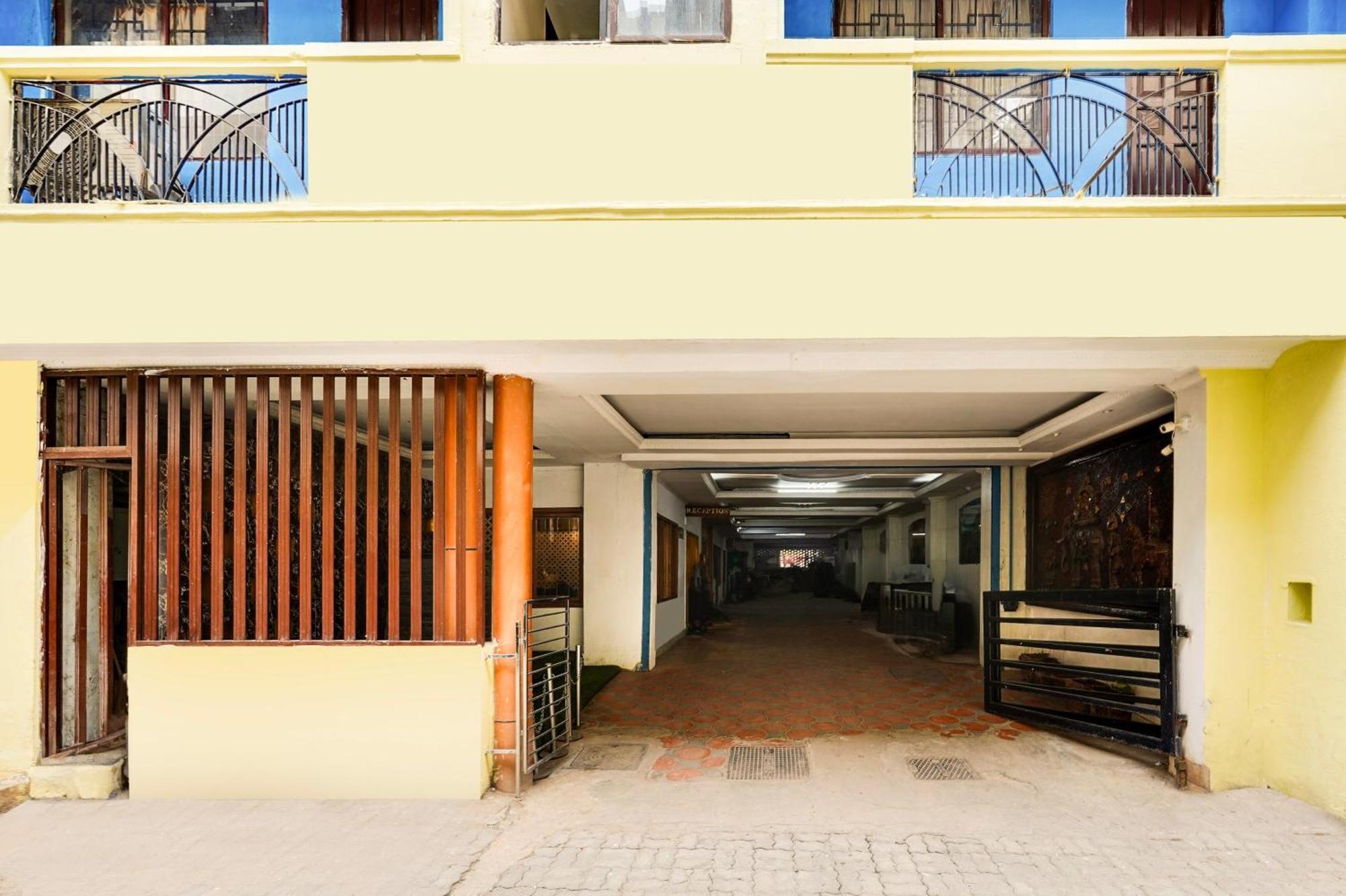 Super O Park Town Near Nehru Stadium 4*