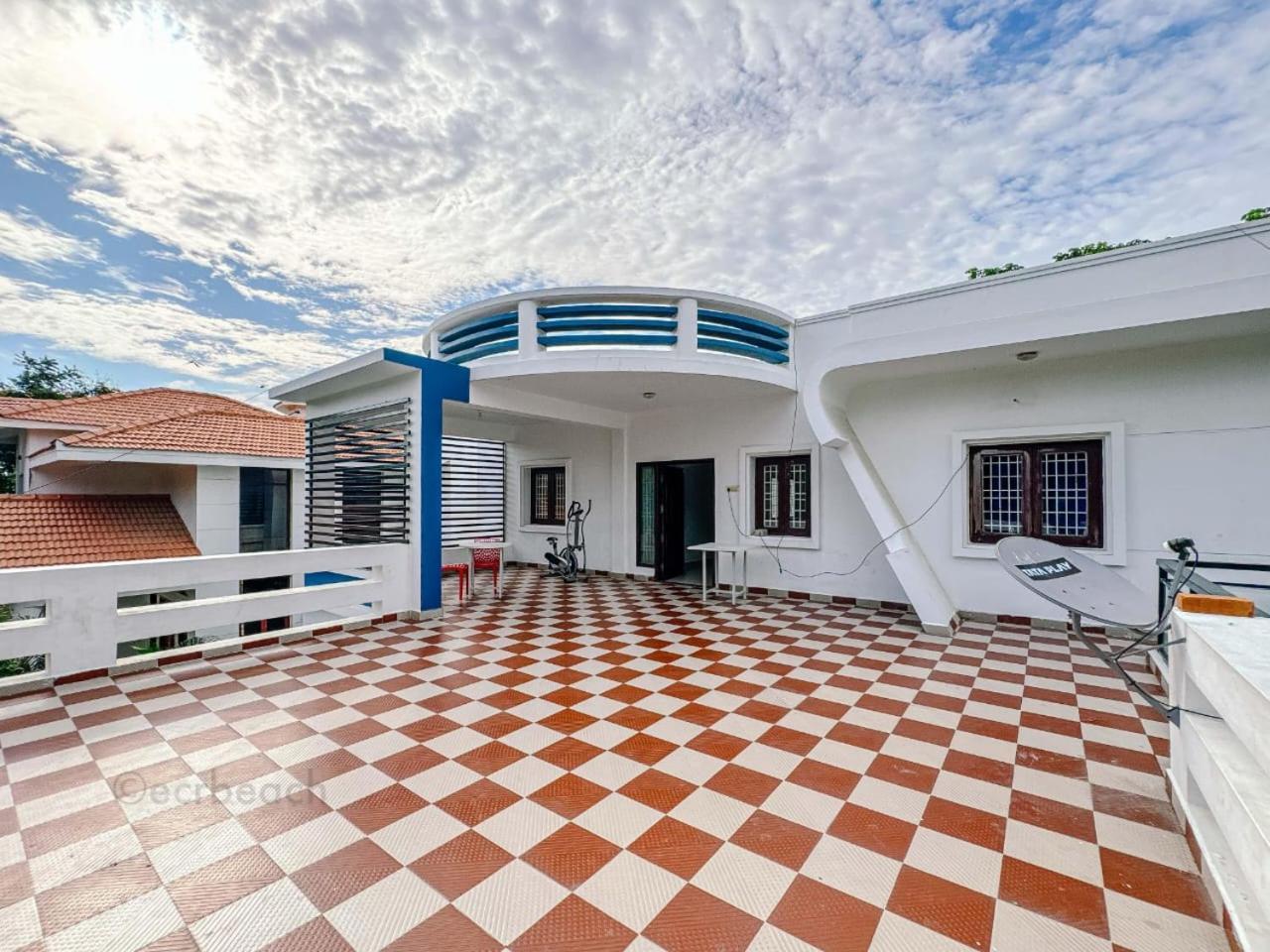 Estro Exilo