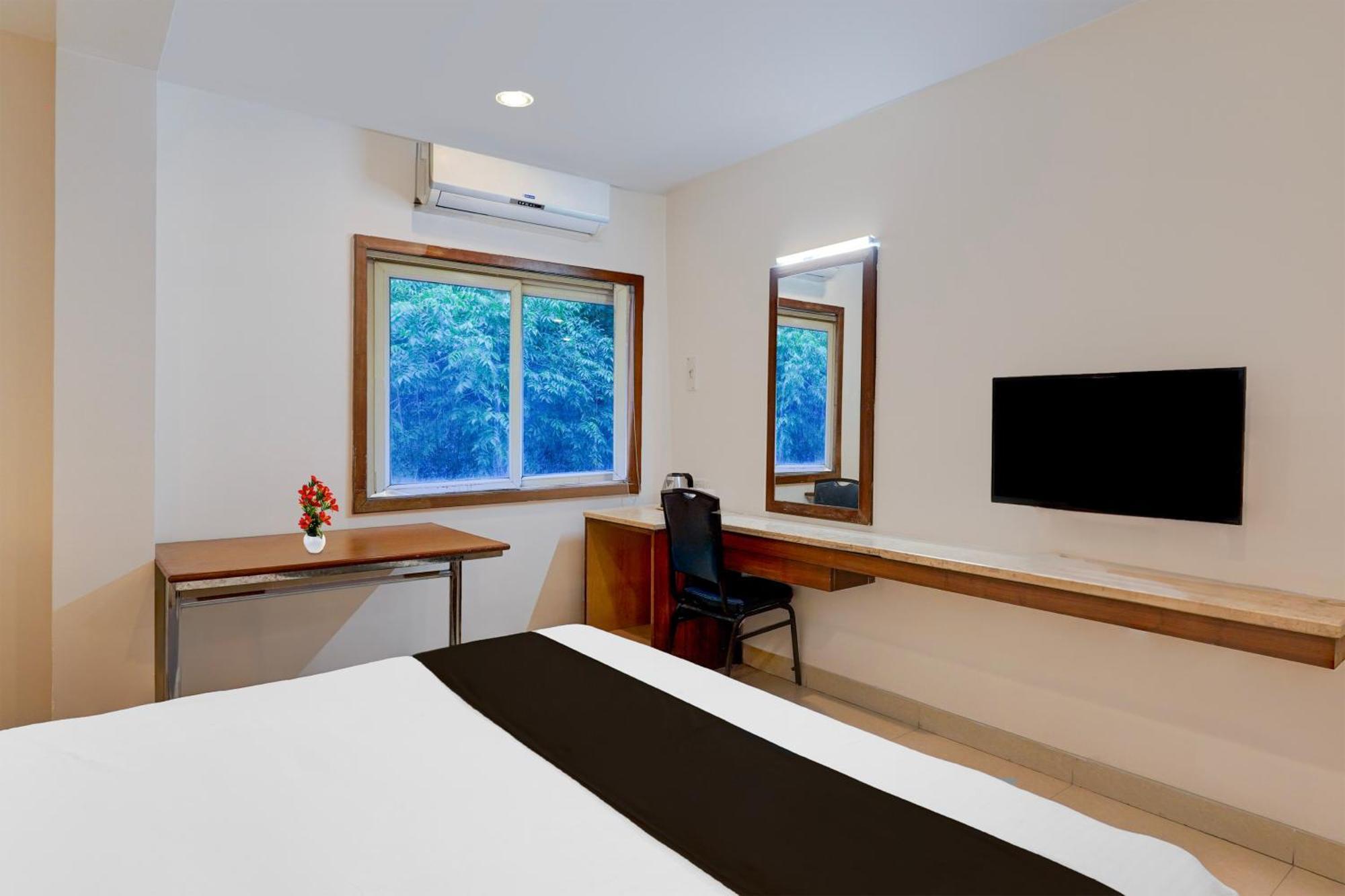 Super Townhouse Arcot Road Near Kauvery Hospital 4*