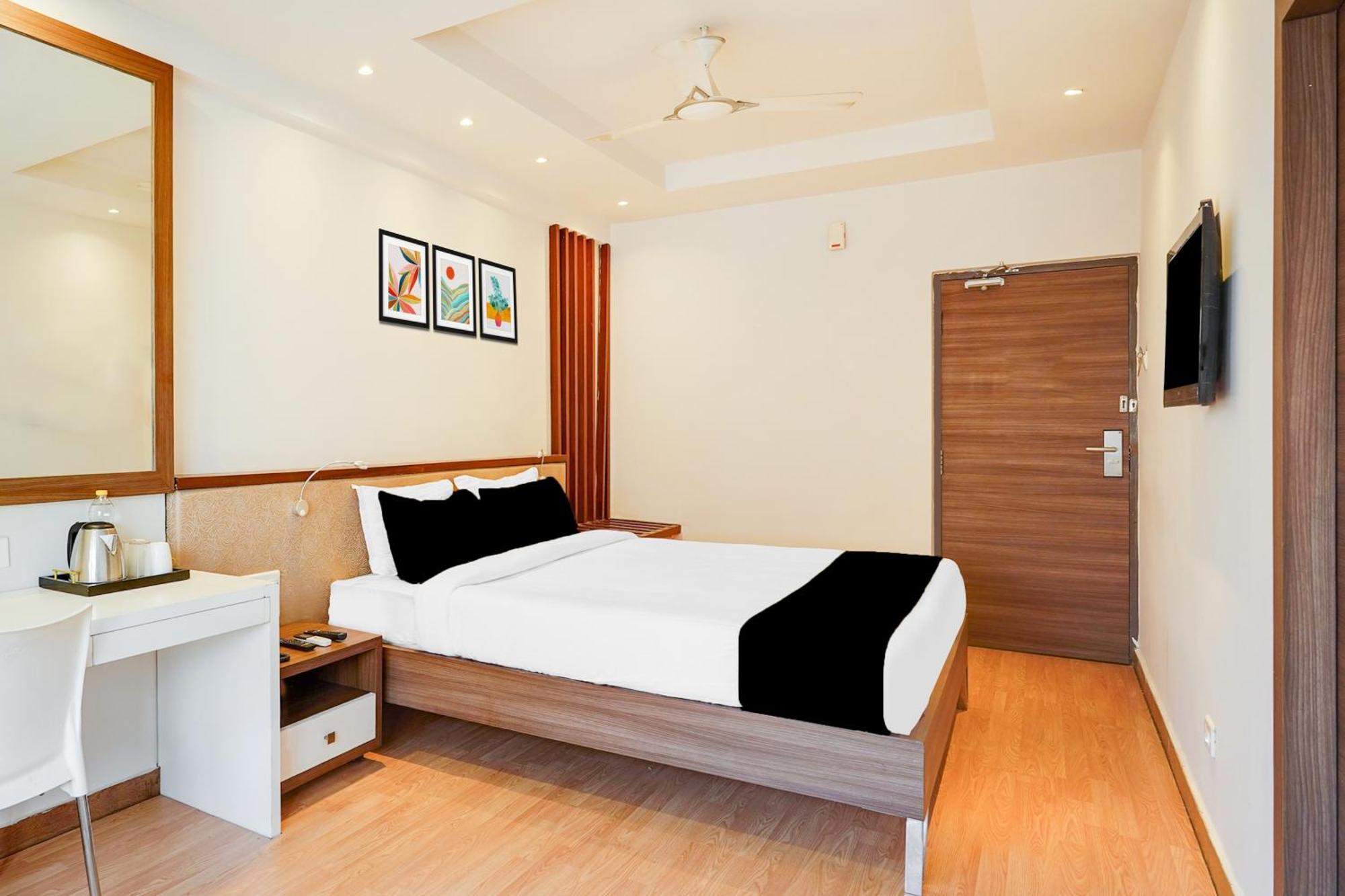 Super Townhouse Oak Kodambakkam Formerly Cine 3*
