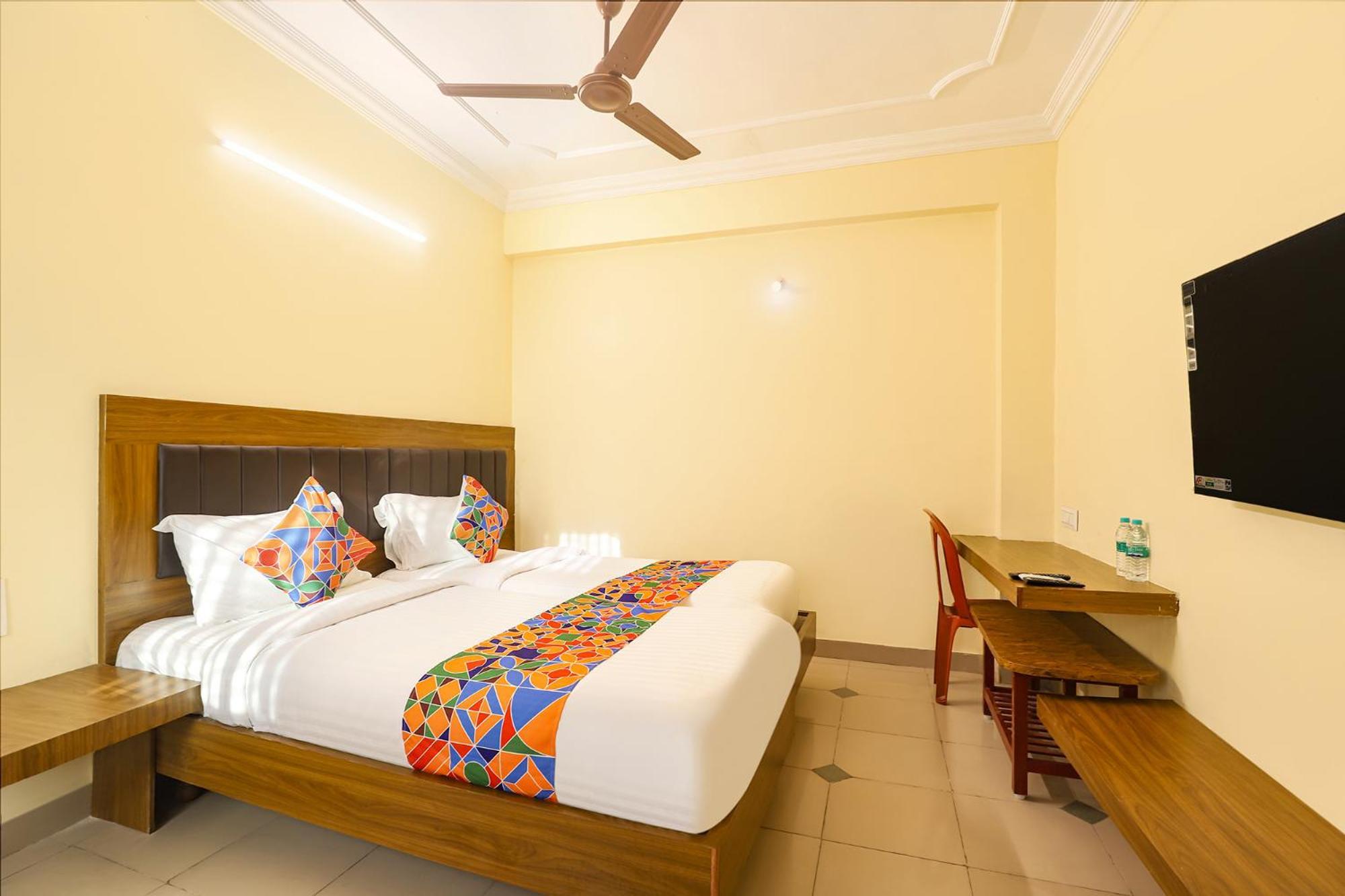 Hotel Fabhotel Gt Galaxy Park
