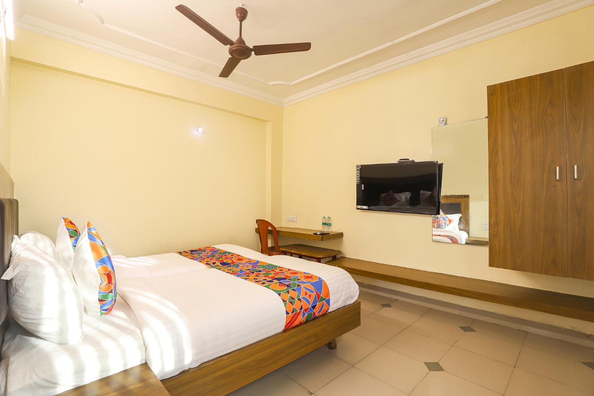 Hotel Fabhotel Gt Galaxy Park