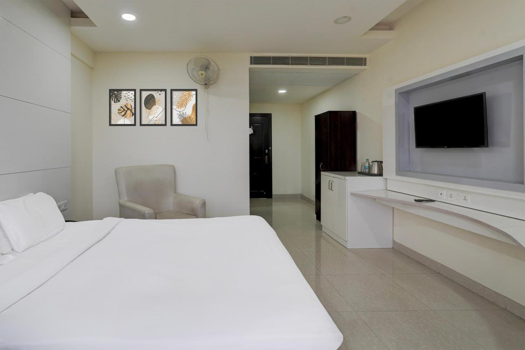 Palette Perumbakkam Near Sathyabama 5* Chennai