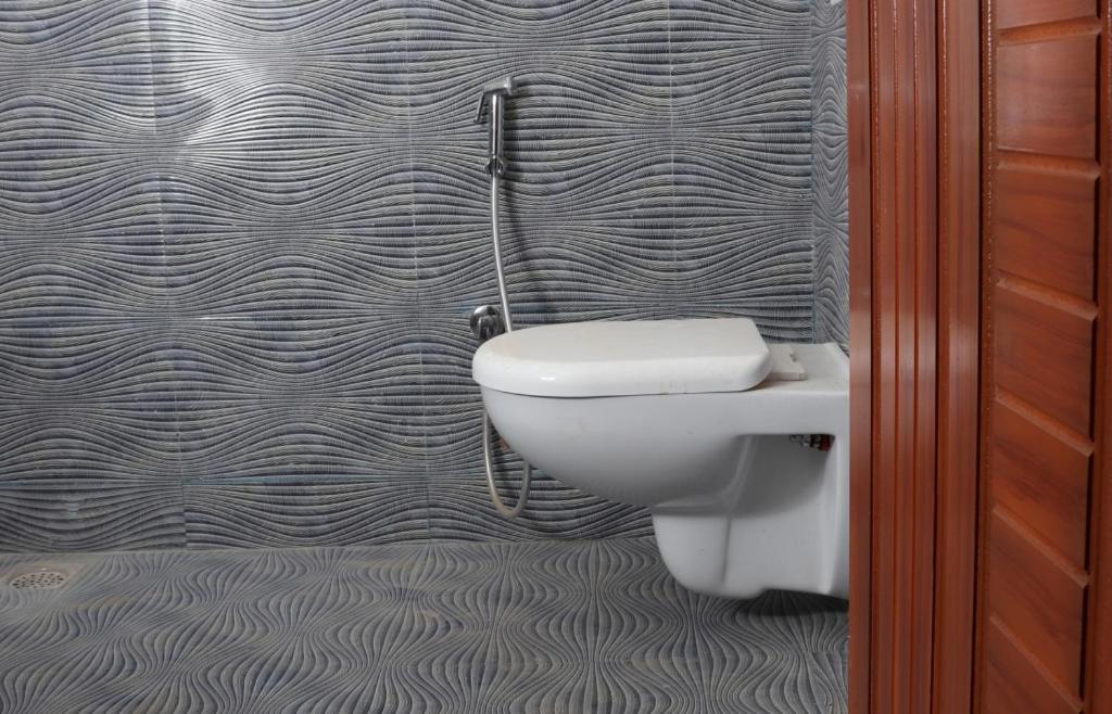 Starlight Near Dlf,l&t,miot,tradecenter,ramachandra Medical Coll Guest house