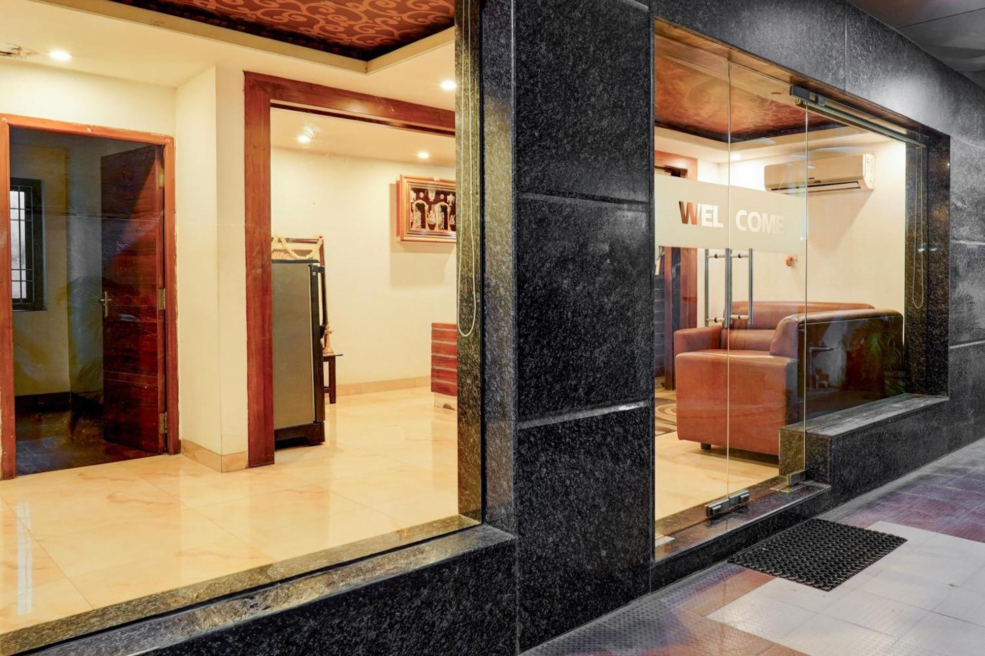 Super Townhouse Arcot Road Near Kauvery Hospital 4*