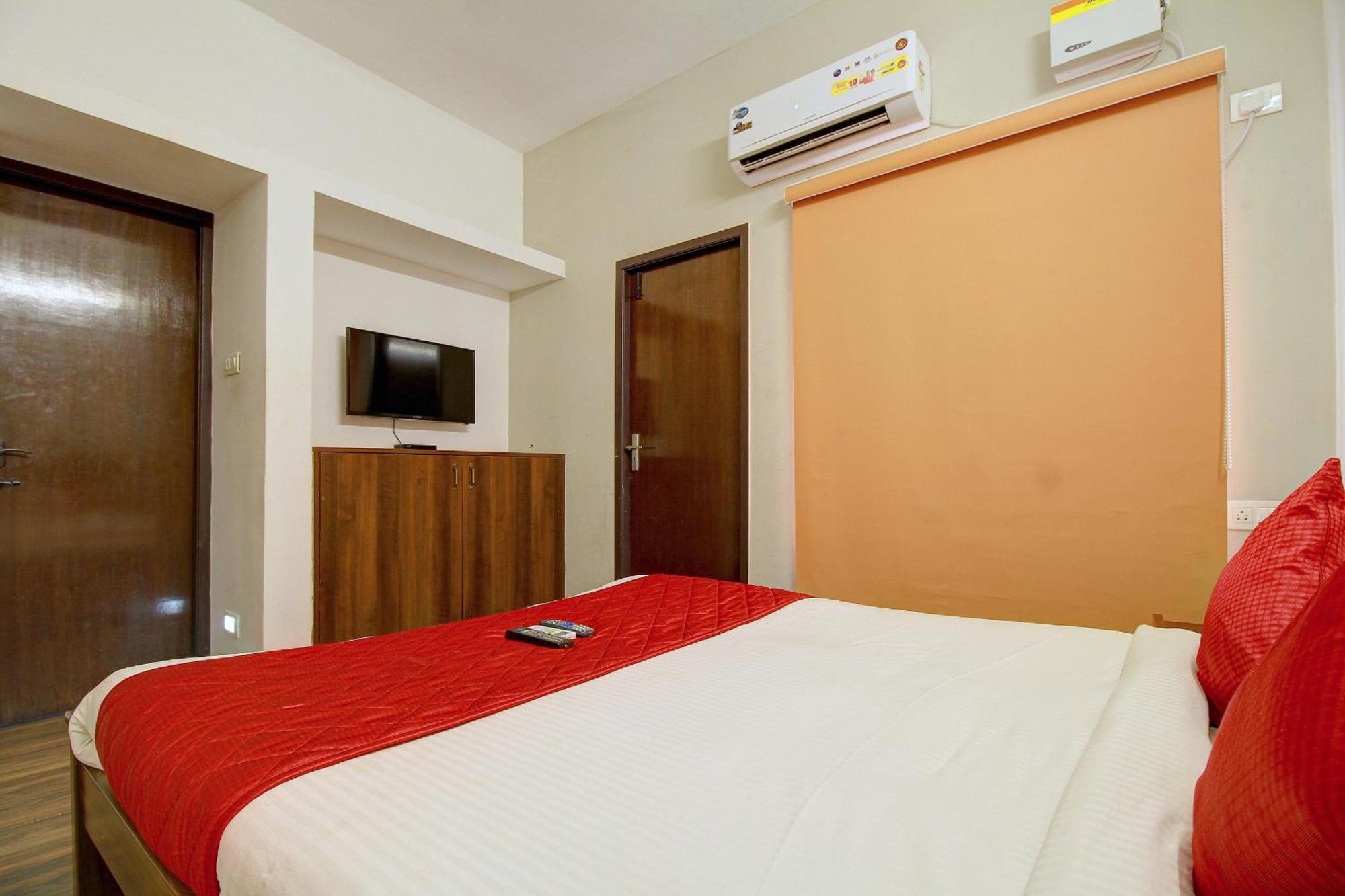 Hotel O Dakshin Stays Mogappair Guest house Chennai