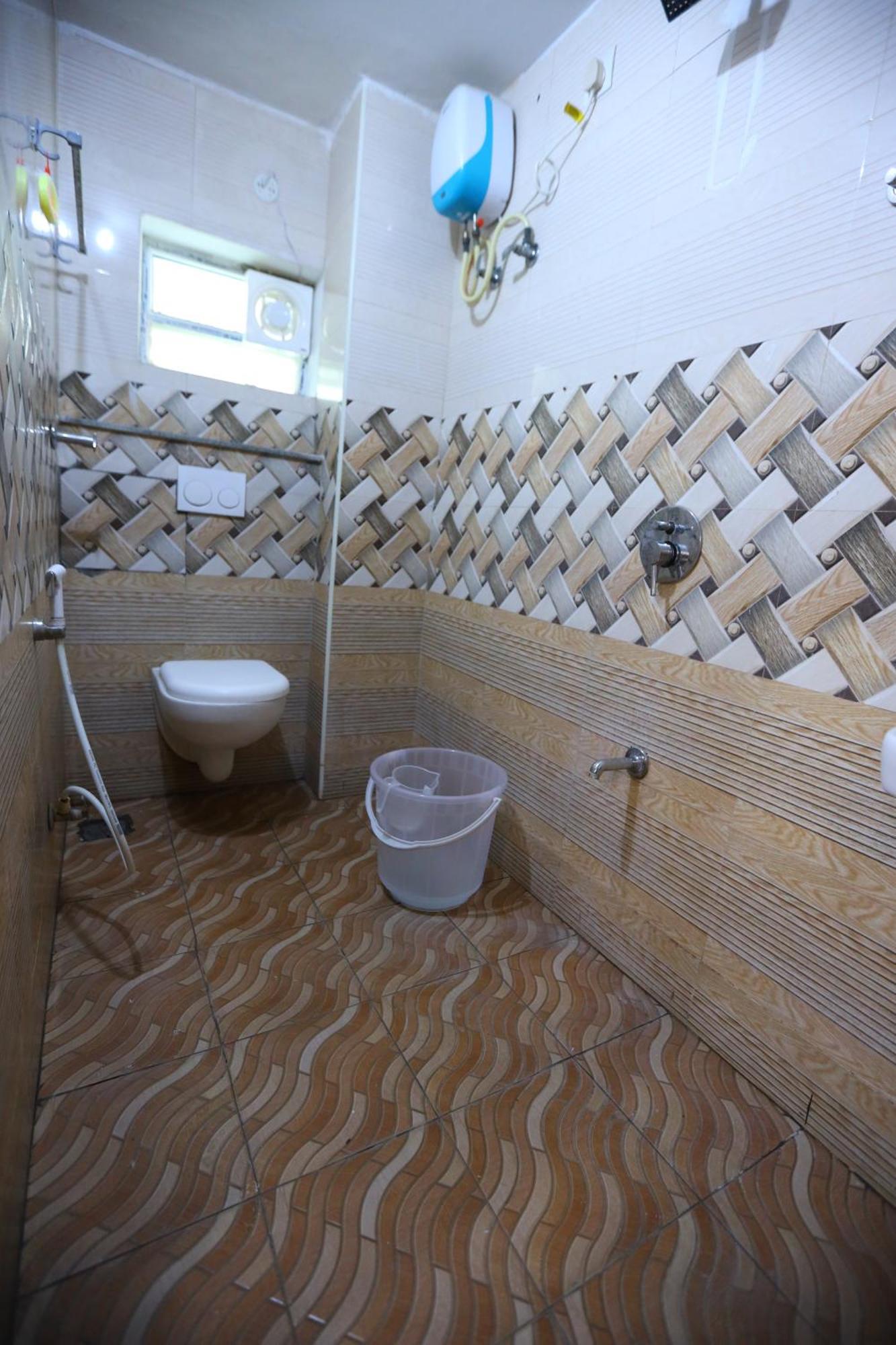 Guest house Starlight Near Dlf,l&t,miot,tradecenter,ramachandra Medical Coll Chennai