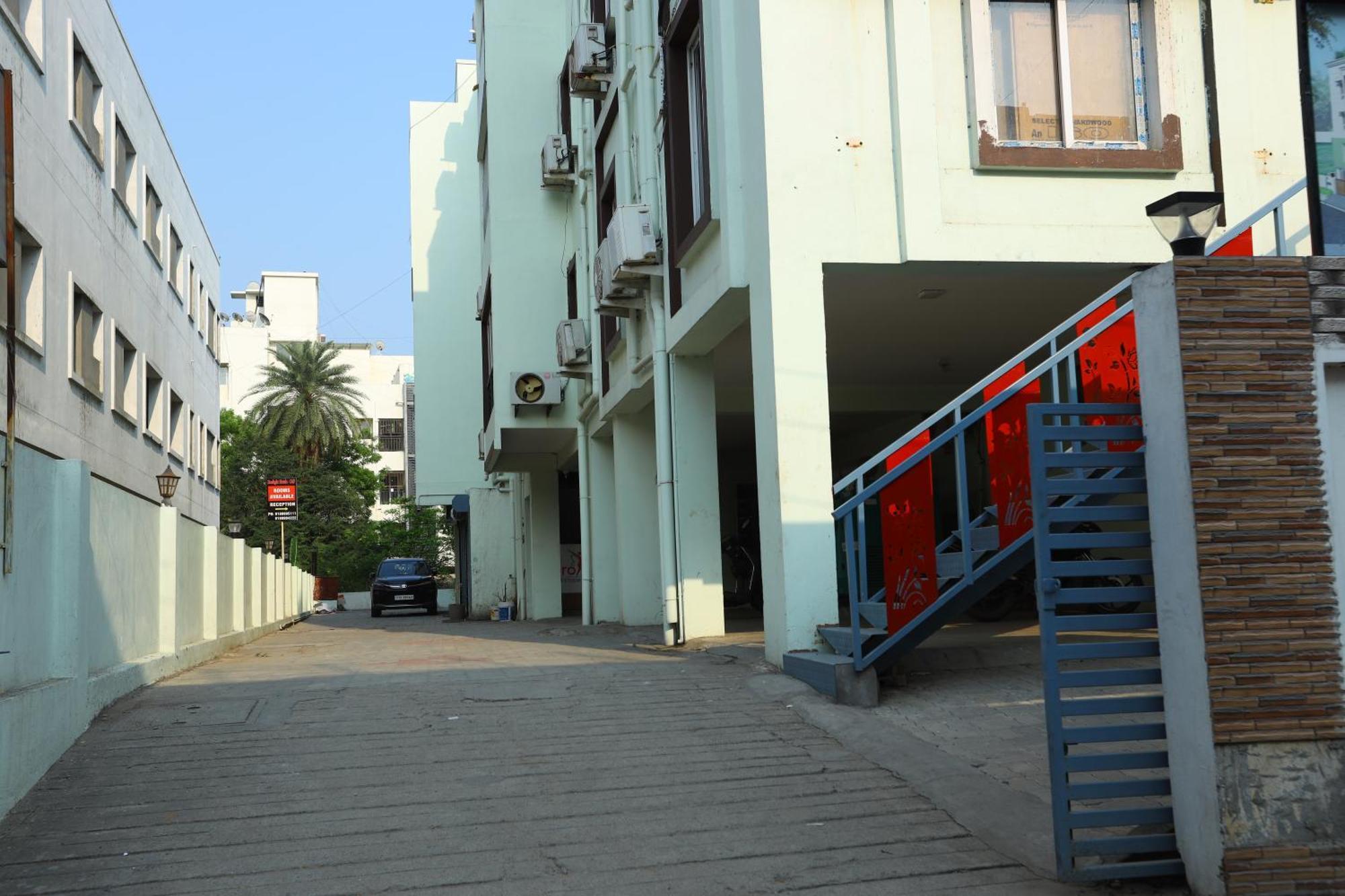 Starlight Near Dlf,l&t,miot,tradecenter,ramachandra Medical Coll *