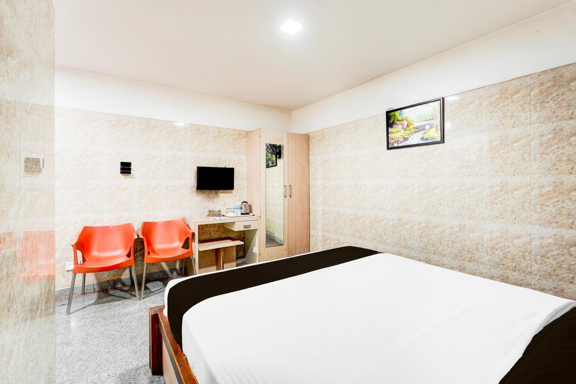Super O Arcot Road Porur Hotel *