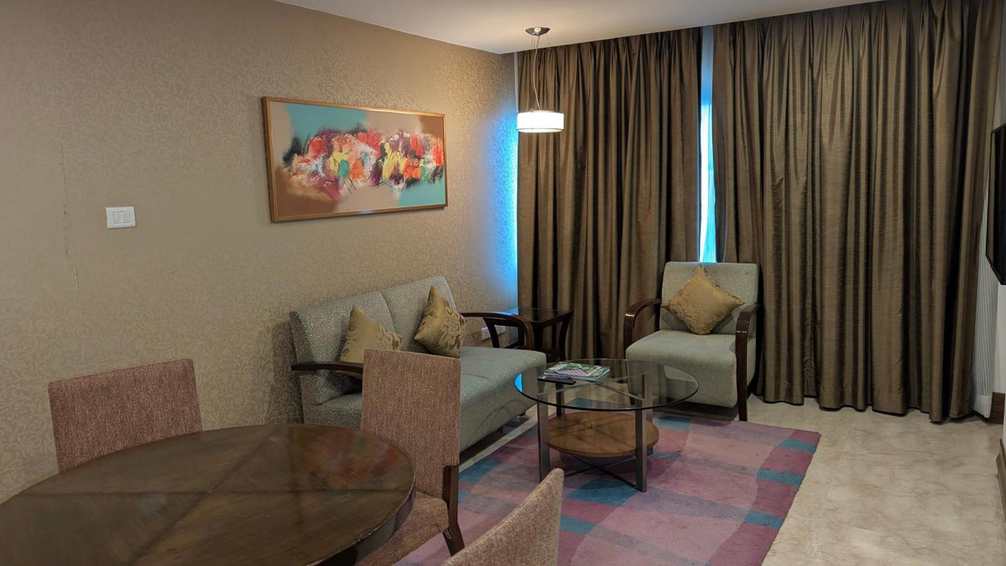 Pride Hotel, Hotel