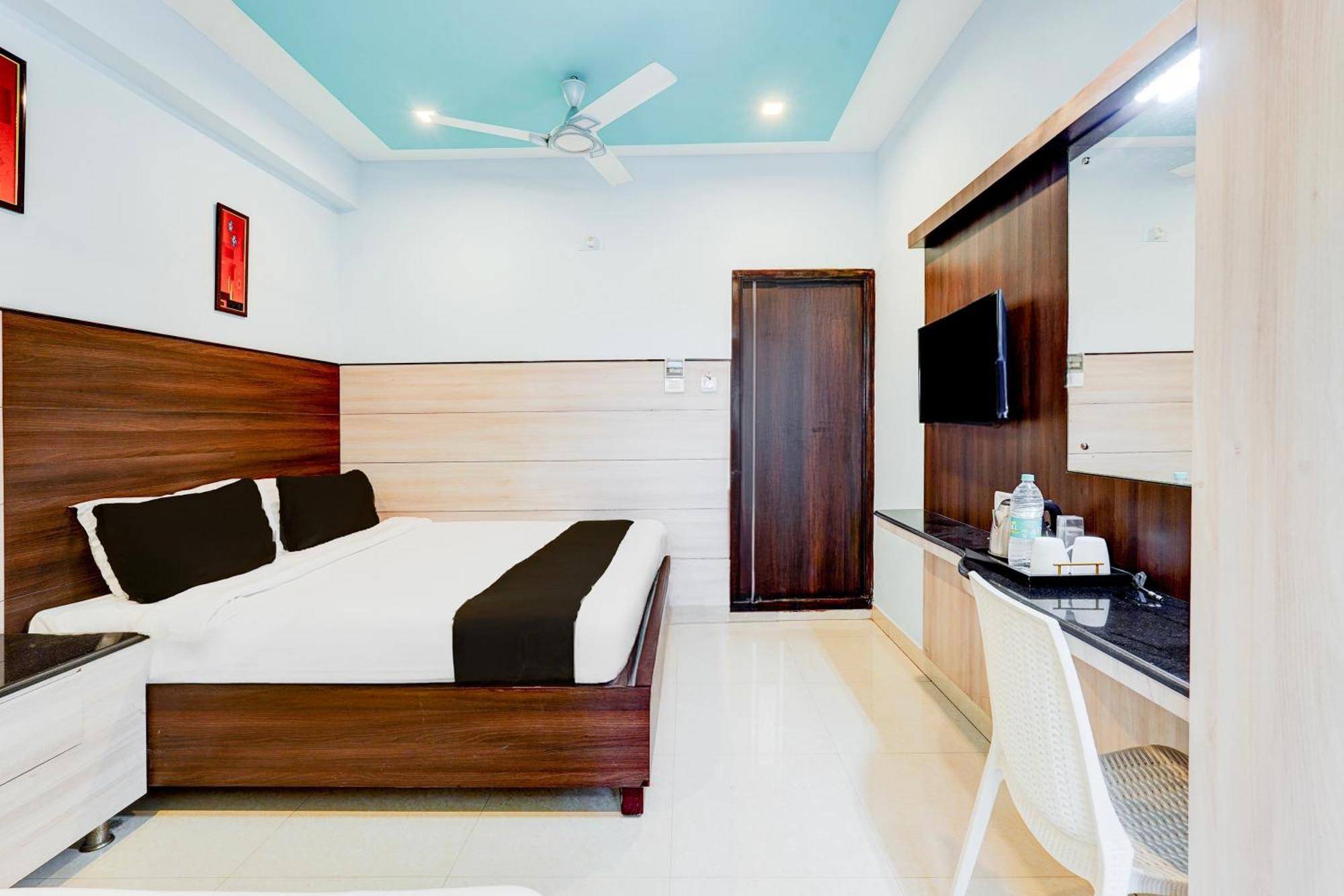 Super Townhouse Near Airport Formerly Sai Bala Budget