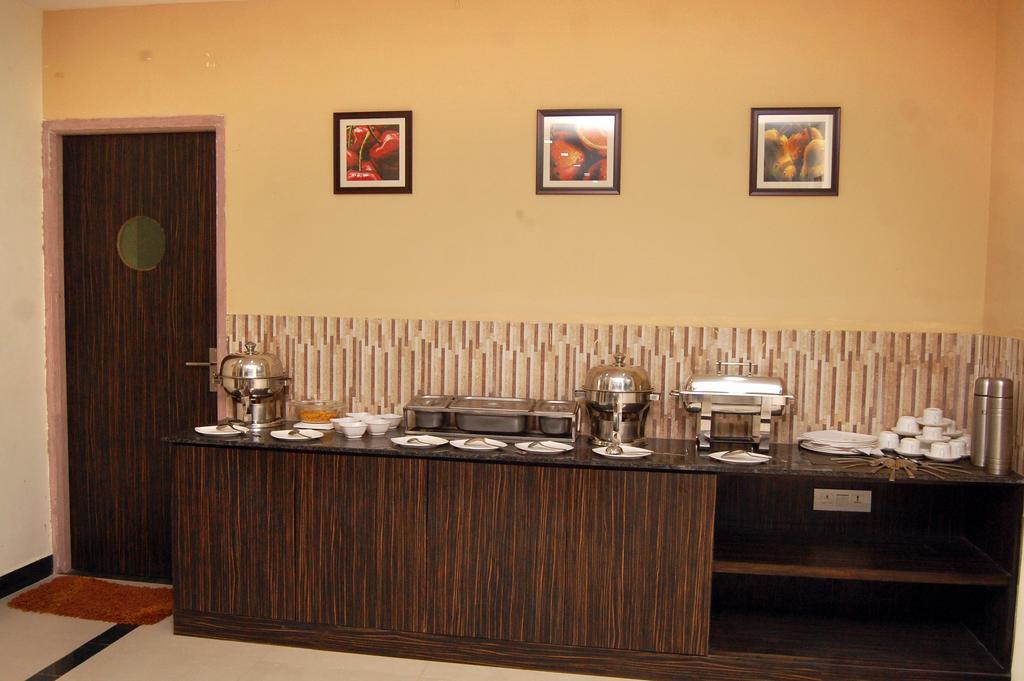 Orange Inn, Manapakkam 2*