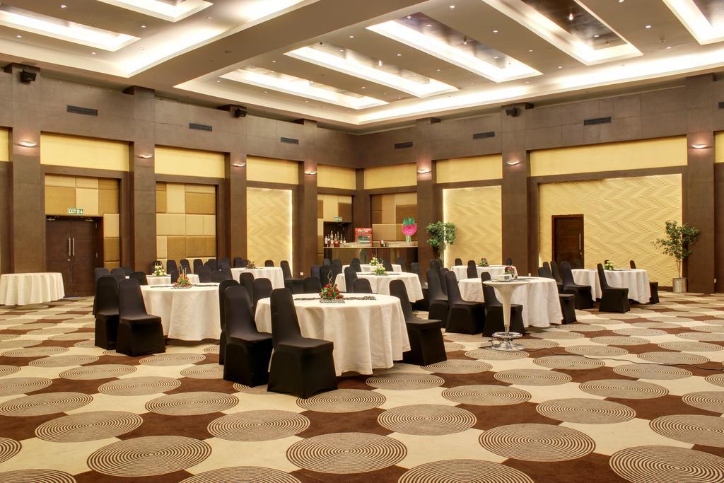 Aloft Omr It Expressway Hotel 4*