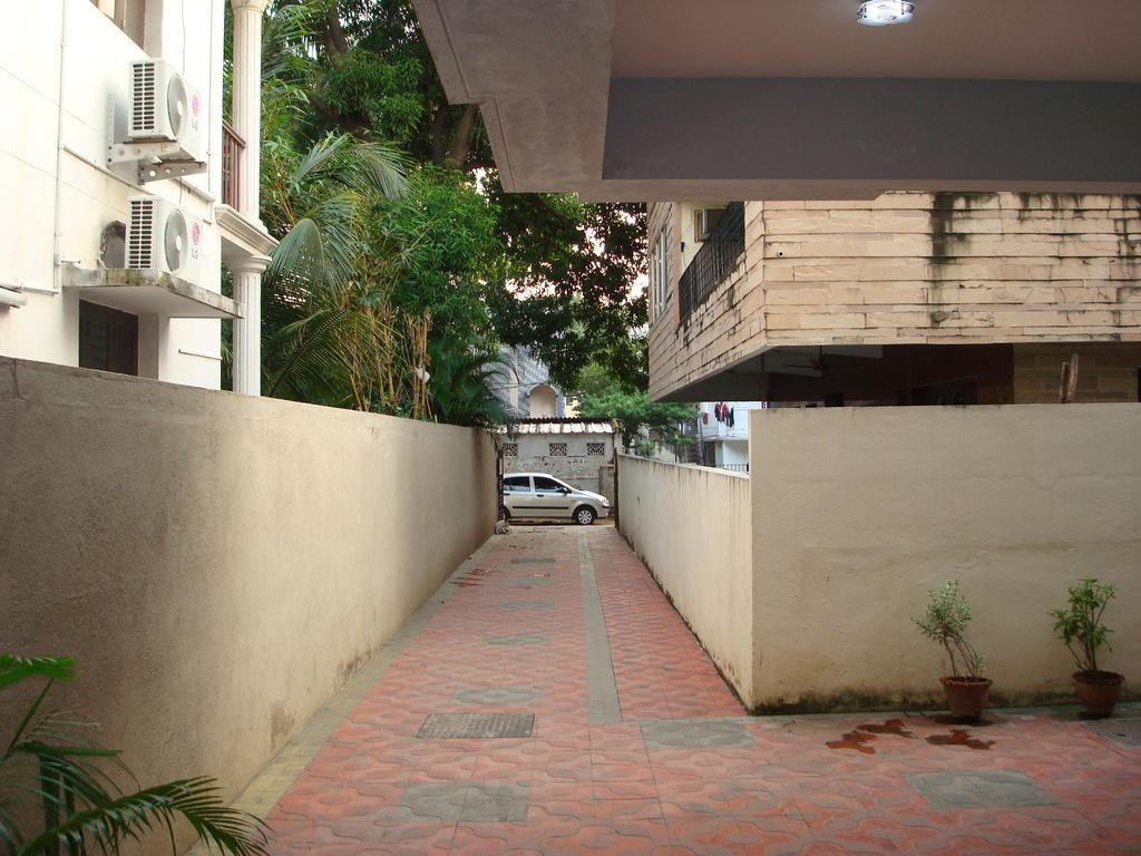 Lloyds Serviced Apartments,krishna Street,t Nagar Guest house 3*