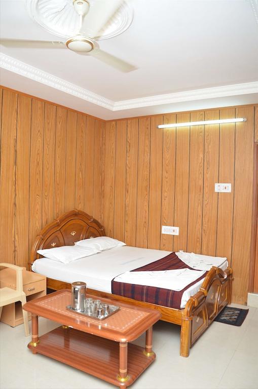 Saravanan Lodge Chennai