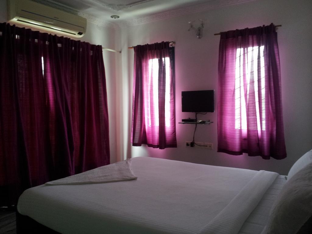 Roshini Serviced Guest house