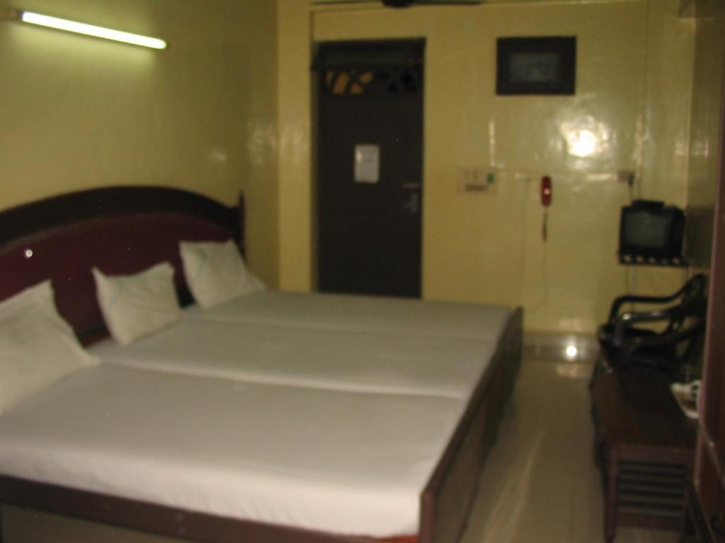 Hotel Sorrento Guest House Anna Nagar East Metro Shenoy Nagar Metro Budget Monthly Daily Rooms Hotel *