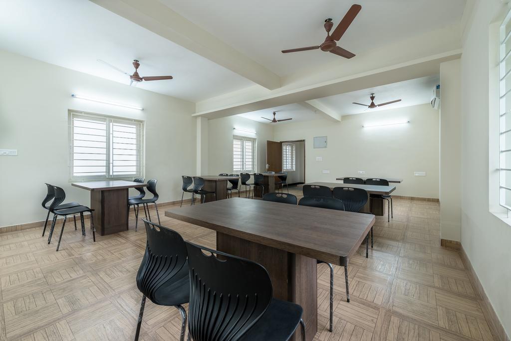 Hotel Mount Kailash 3*