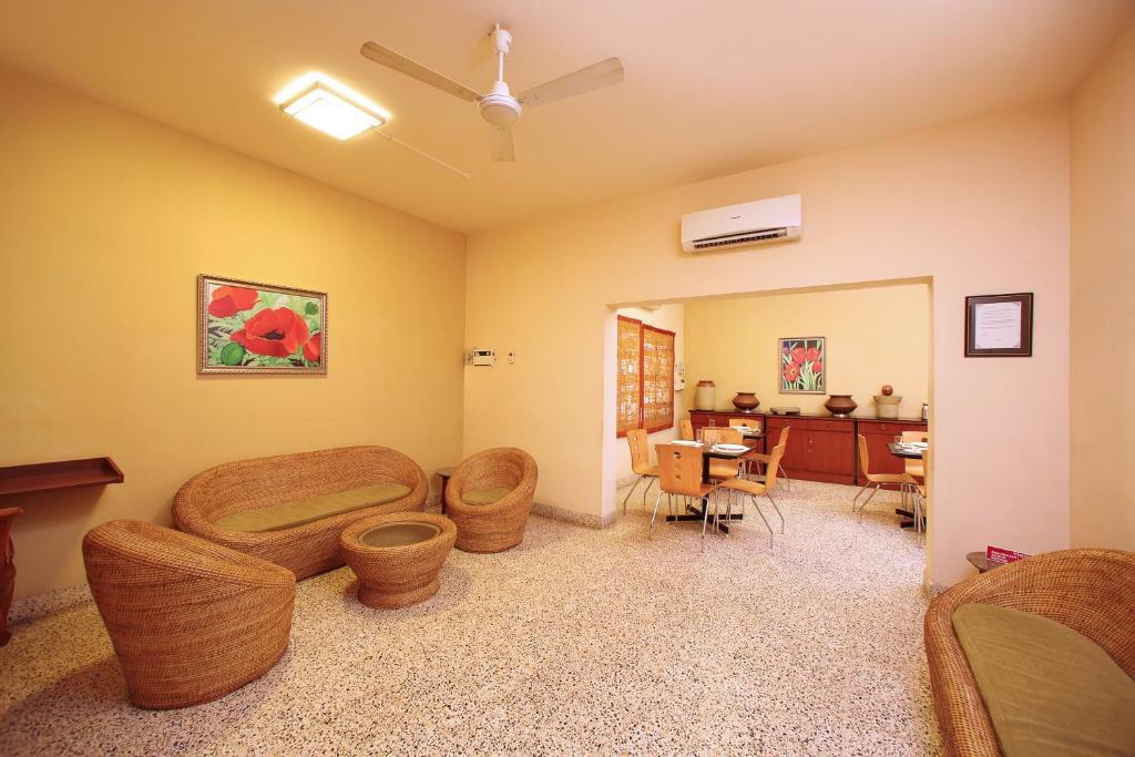 Hanu Reddy Residences Wallace Garden 3*