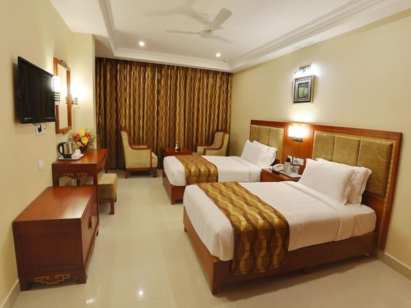 Hotel Metro Grand 3*