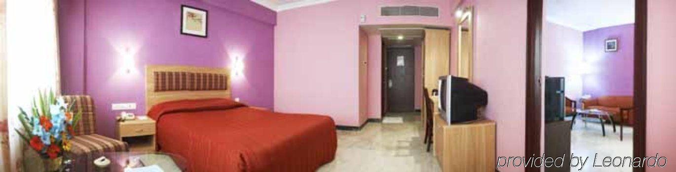 Royal Regency Lifotel By Crossway Hotel