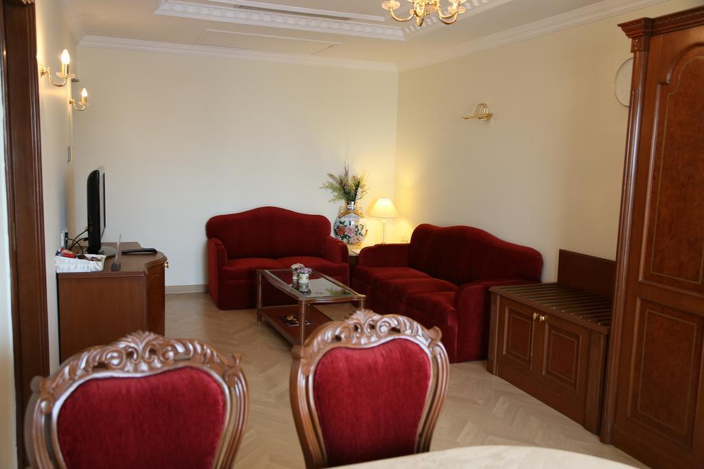 Hotel Benzz Park 4*