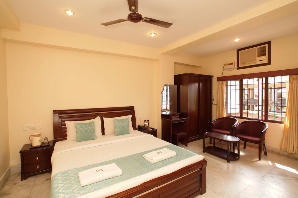 Guest house Lloyds Serviced Apartments, Near Music Academy