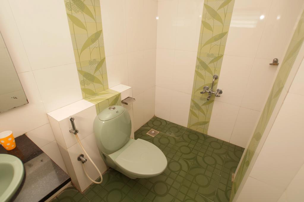 Guest house Lloyds Serviced Apartments, Near Music Academy