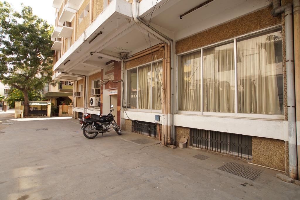Guest house Lloyds Serviced Apartments, Near Music Academy Chennai