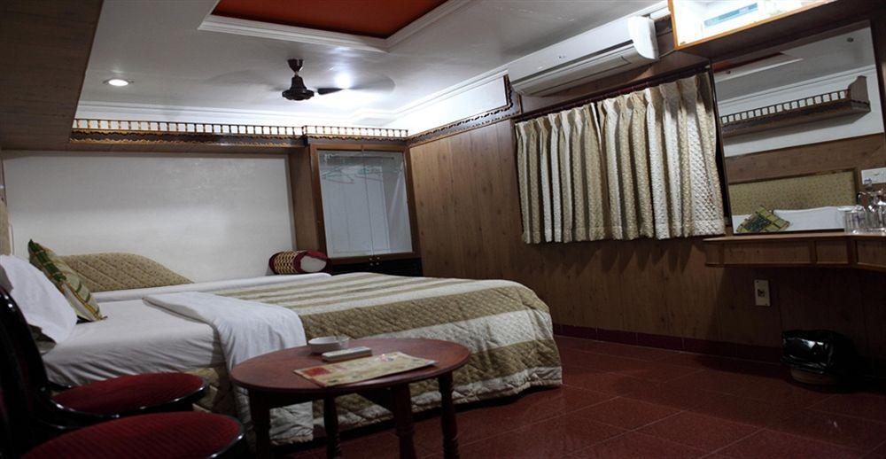 Nandini Palace 2*