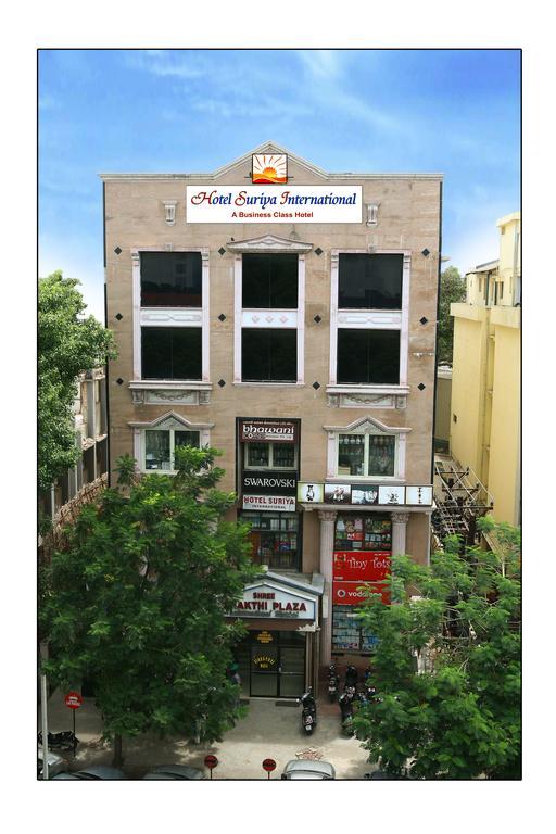 Suriya International Hotel *