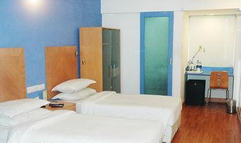 Marina Egmore 2*